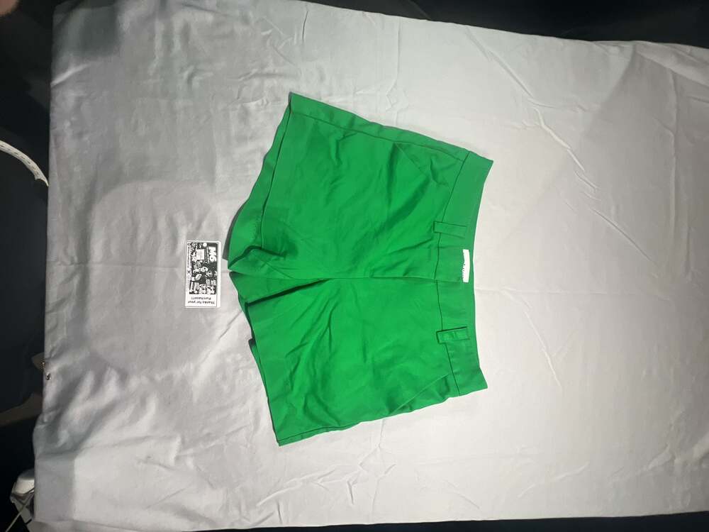 Gibson & Latimer Women's Green Tailored Shorts Size 4